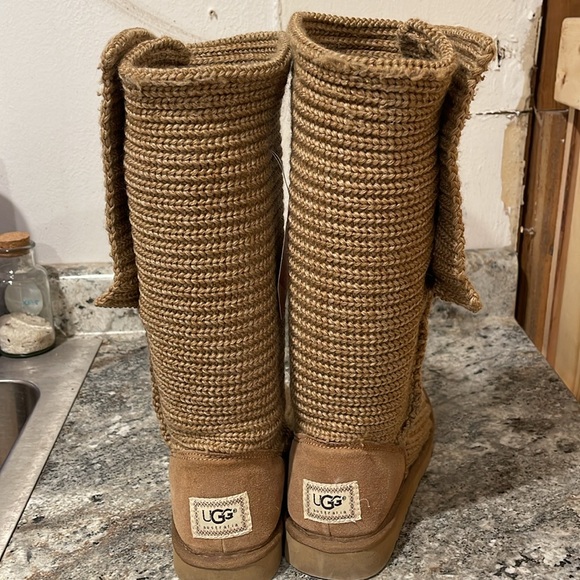 EUC UGG Classic Cardy Button Detailed Yarn Knit Boots Tan Wool Lining Size 8 - Picture 9 of 10